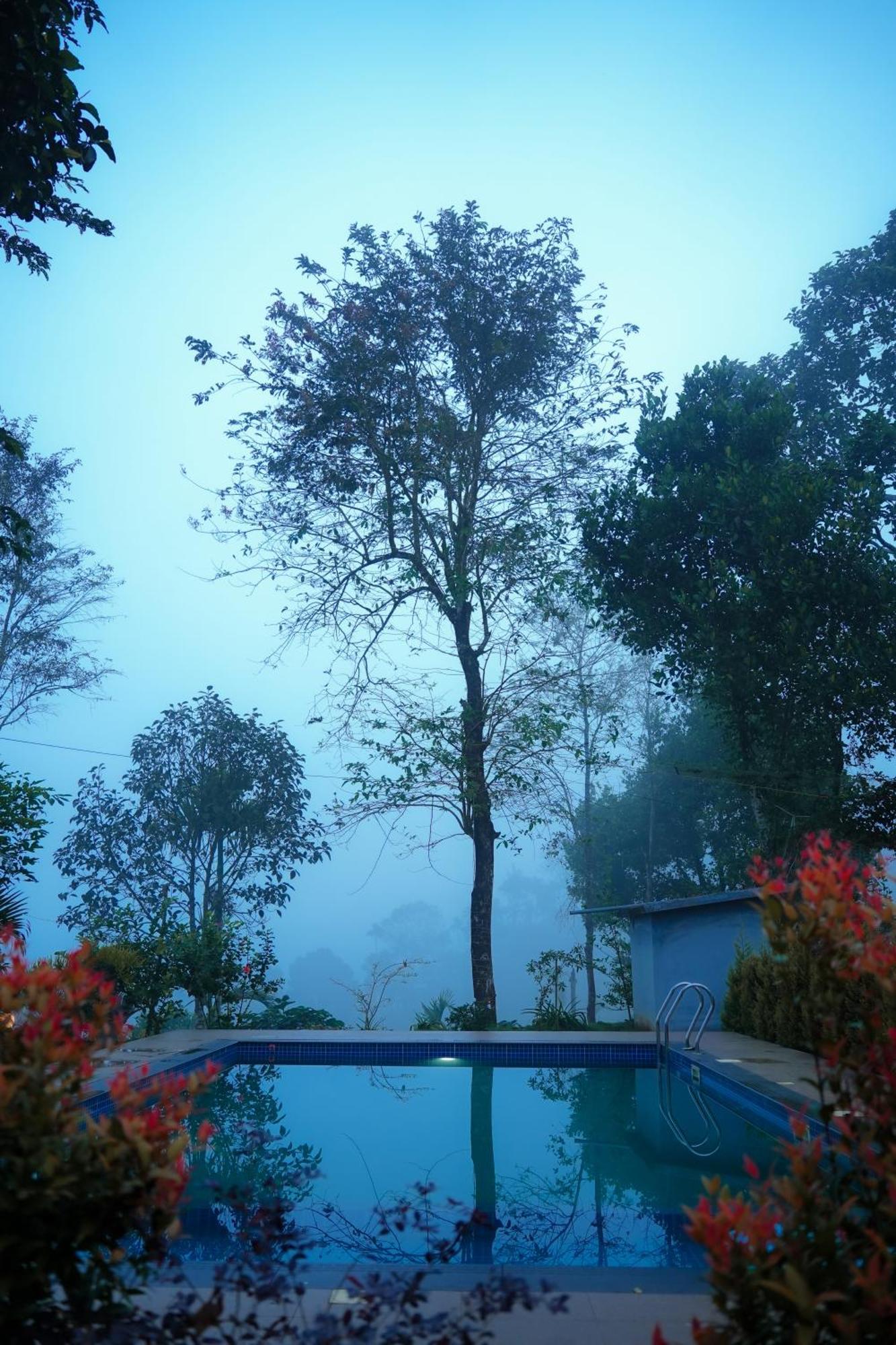 Haze Woods Resort Vaduvanchal Exterior photo