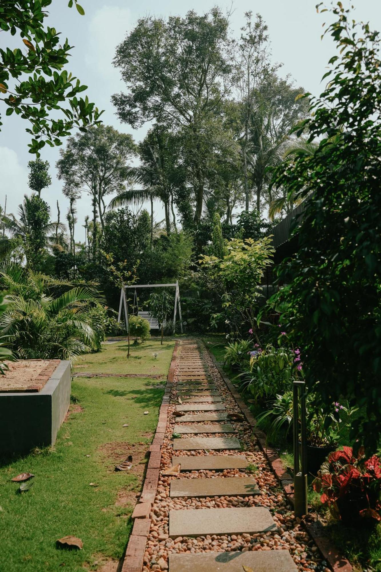 Haze Woods Resort Vaduvanchal Exterior photo