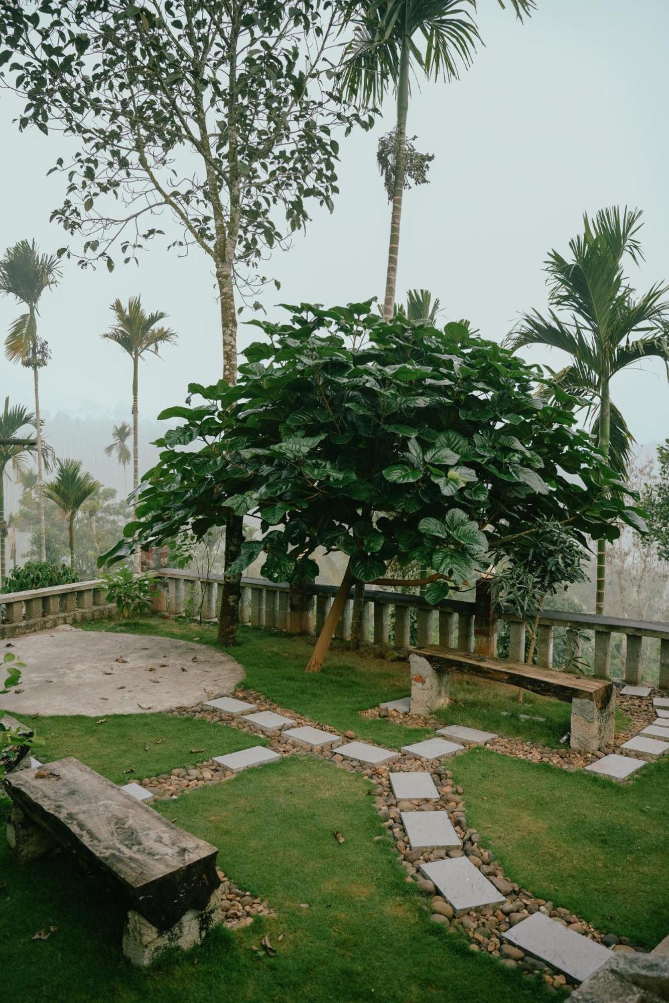 Haze Woods Resort Vaduvanchal Exterior photo