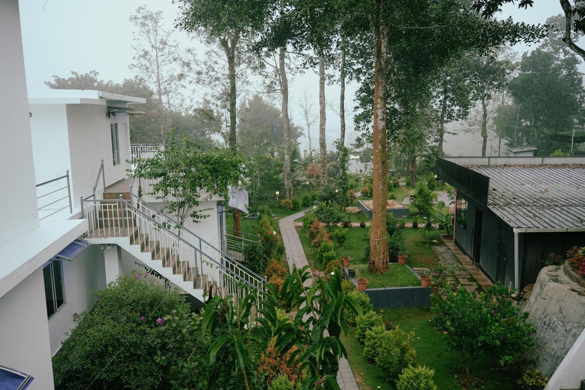 Haze Woods Resort Vaduvanchal Exterior photo