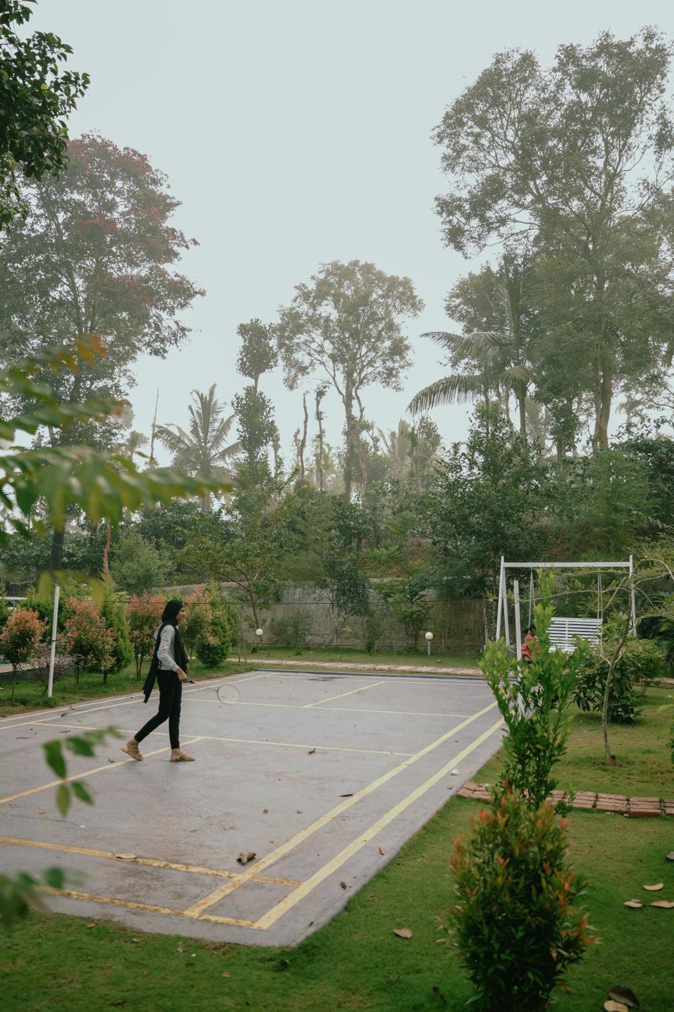 Haze Woods Resort Vaduvanchal Exterior photo