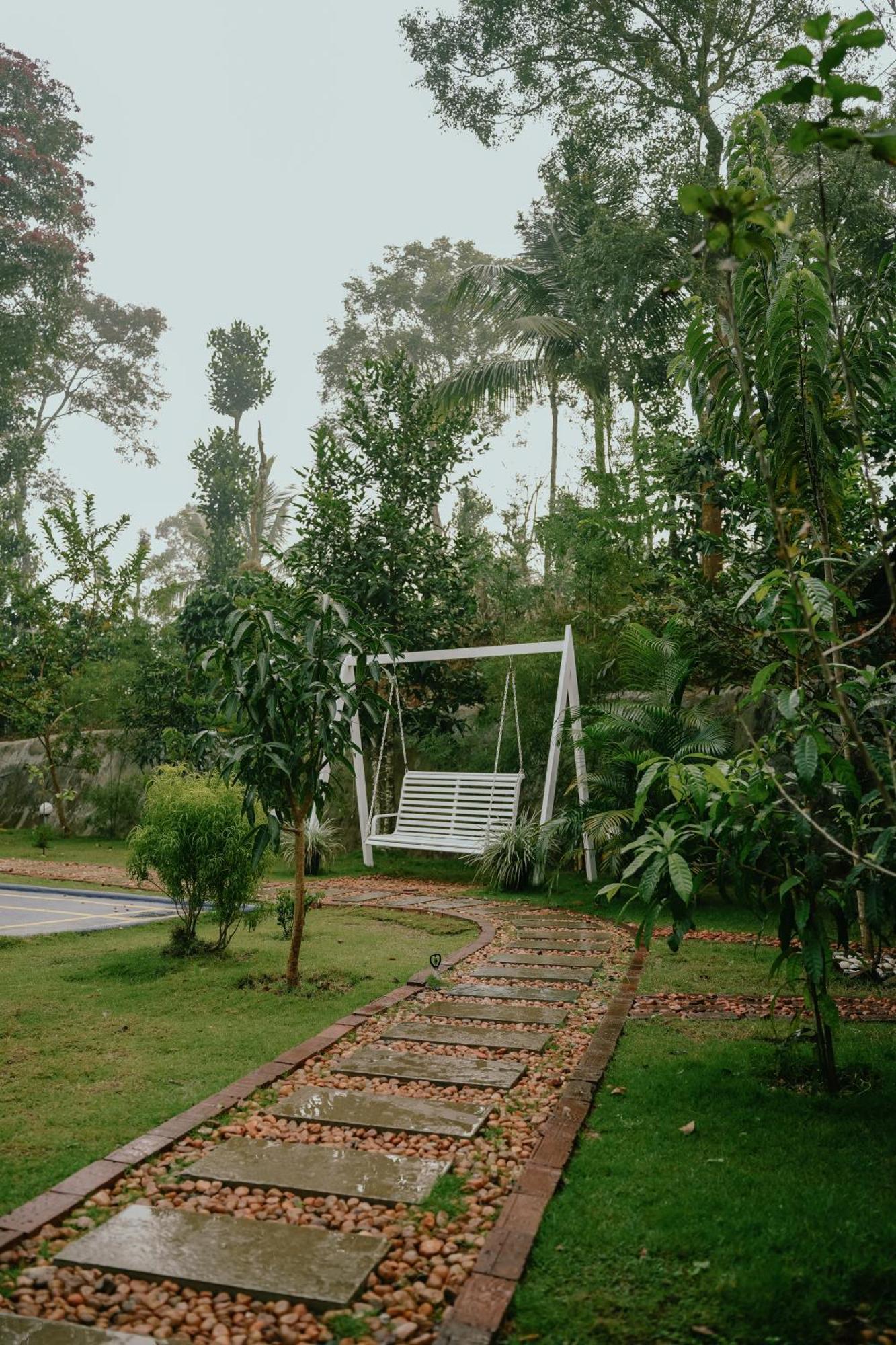 Haze Woods Resort Vaduvanchal Exterior photo