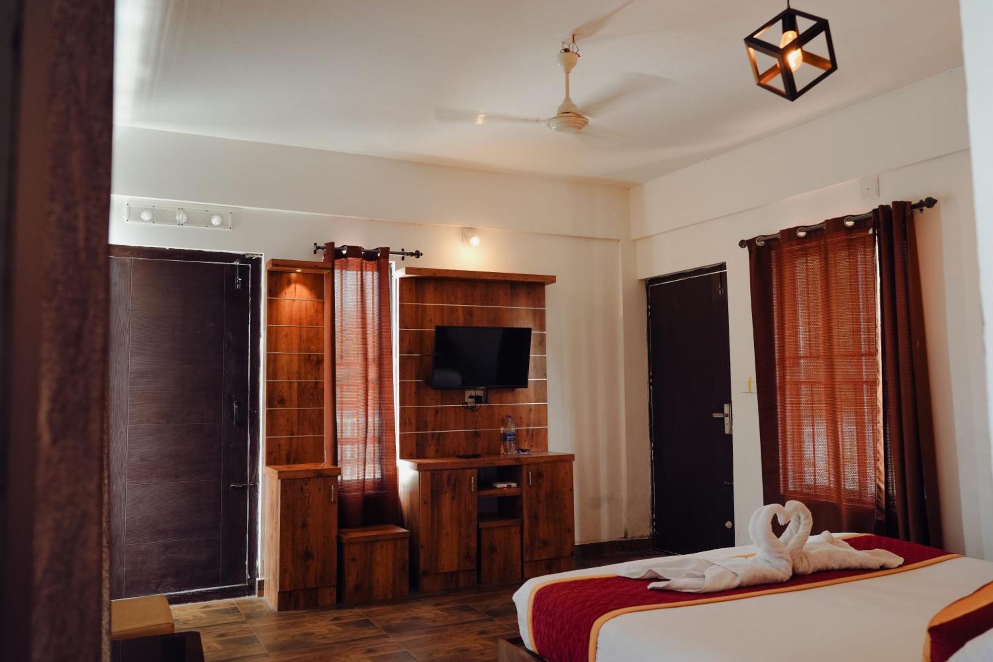 Haze Woods Resort Vaduvanchal Exterior photo