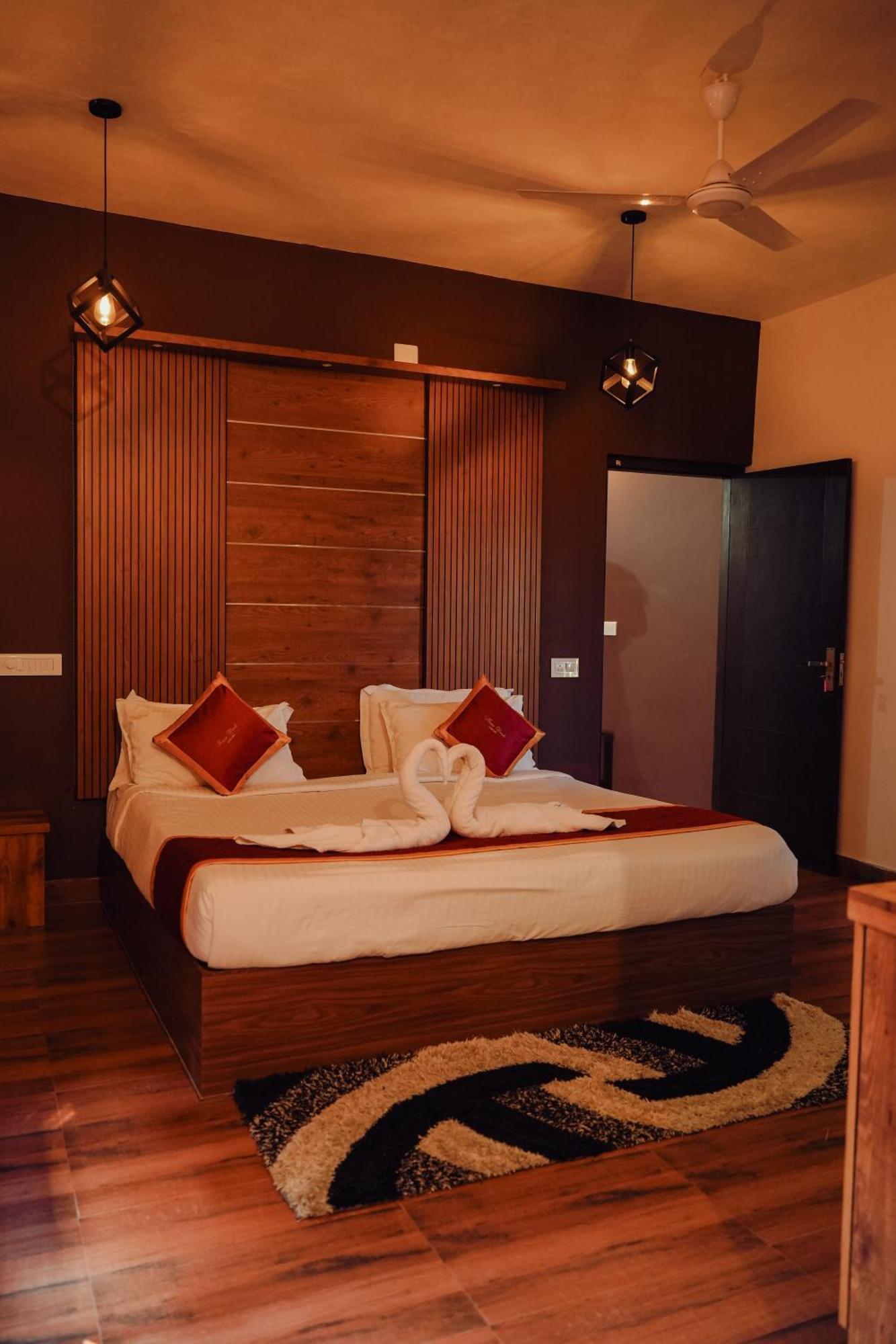 Haze Woods Resort Vaduvanchal Exterior photo
